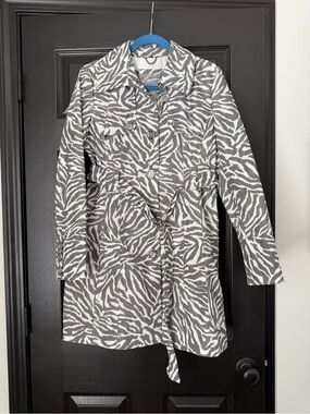 Guess Gray and White Zebra-Print Trench Coat